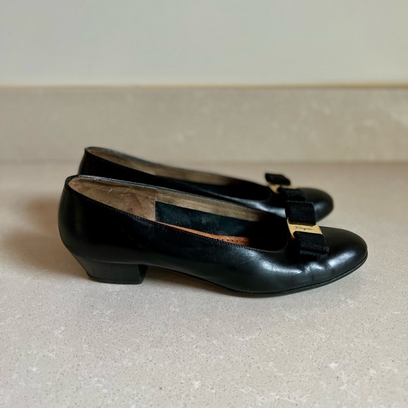 Salvatore Ferragamo Vintage Pumps - US Size 8 - Picture 2 of 6